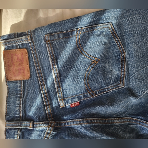 Levis size 29, Great For Curves! - Picture 9 of 12